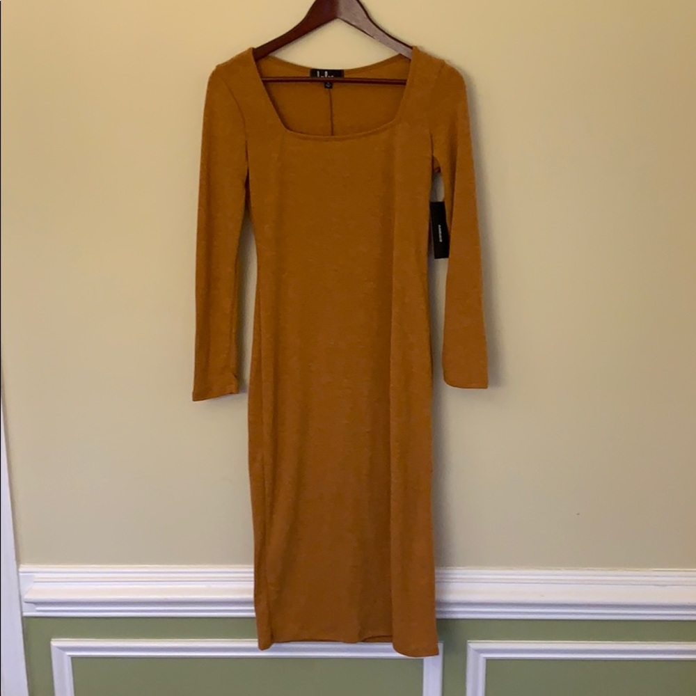 Stylish mustard yellow midi dress. On point🙌